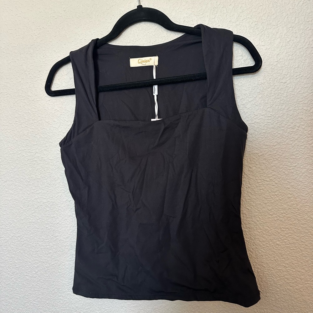 Black Sleeveless Fitted Tank Top